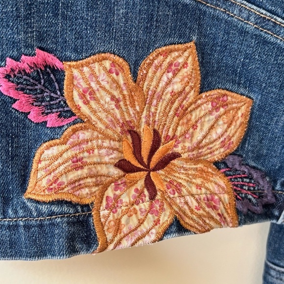 White Horse| Floral Embroidered Denim Rodeo Jean Jacket Sz M - Picture 5 of 6